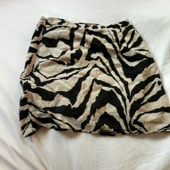 Linen Zebra Mini Skirt 4 - Picture 2 of 3